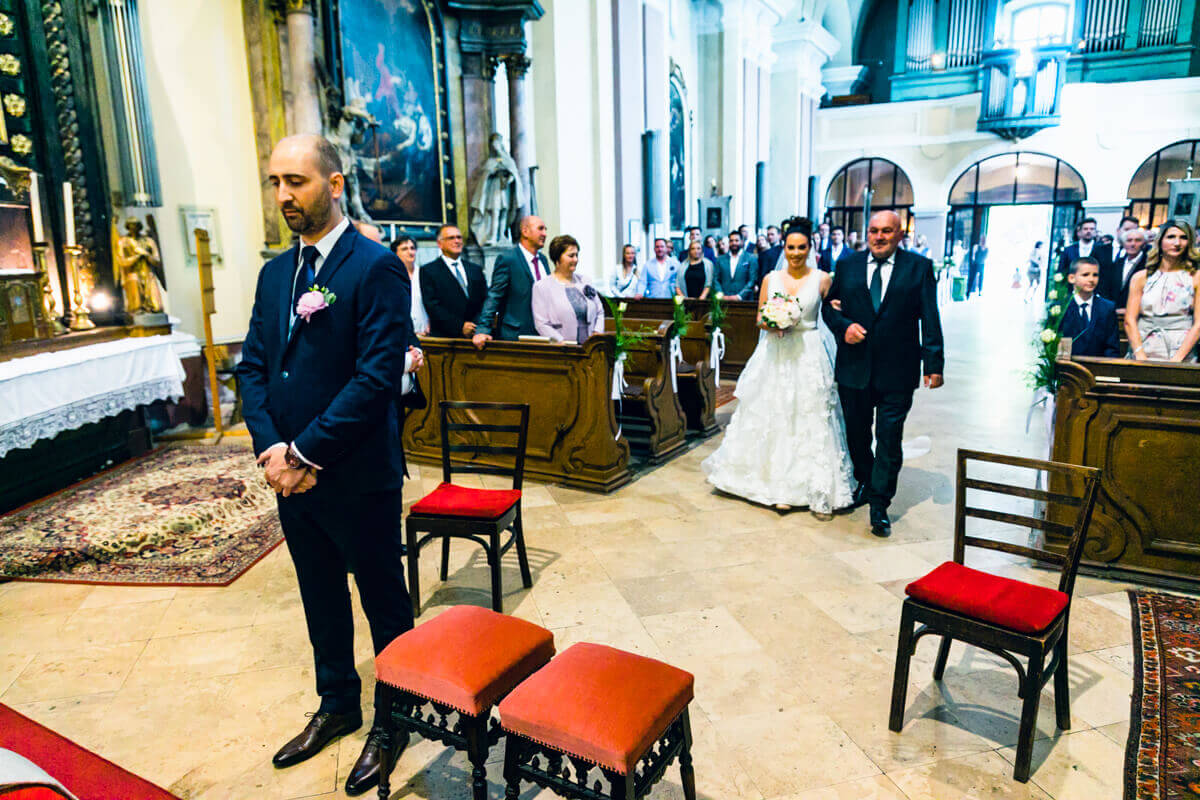 Esküvő fotózás során készült fotó Gergőről, Vandáról, és az apukájáról.