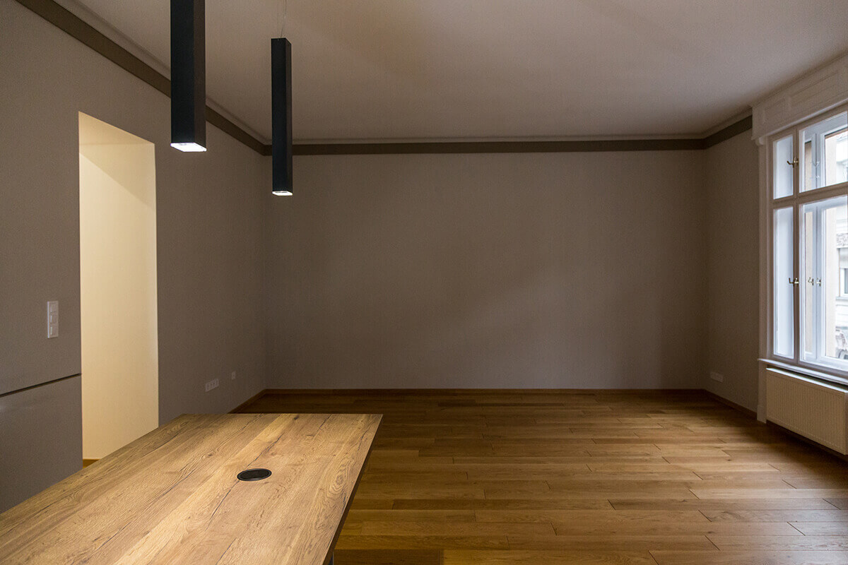 Enteriőr fotózás, lakásfotózás során készített fotó egy üres szobáról.