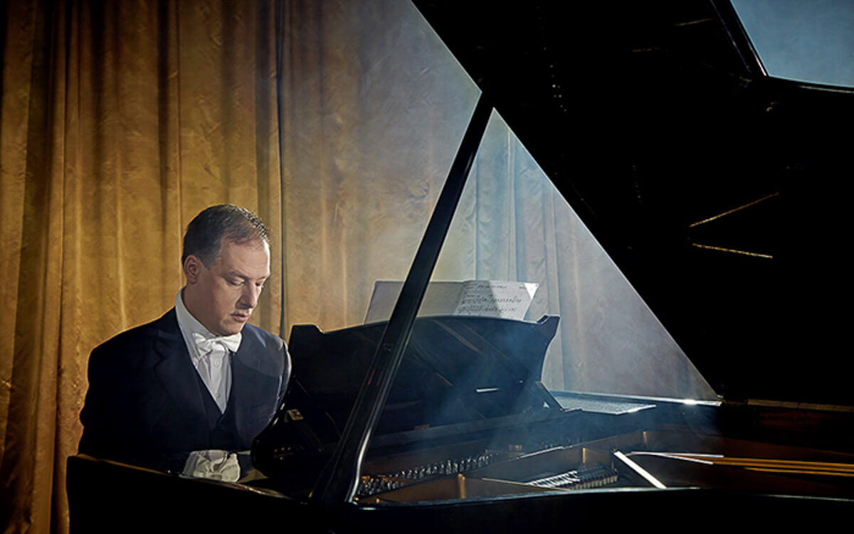 Portréfotózás során készített fotó Lengyel Zoltánról.