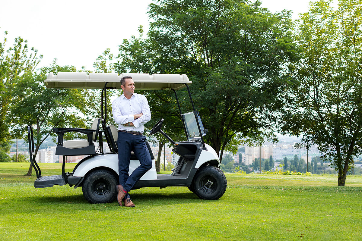 Üzleti portréfotózás során készített kép Zámbó Balázsról.