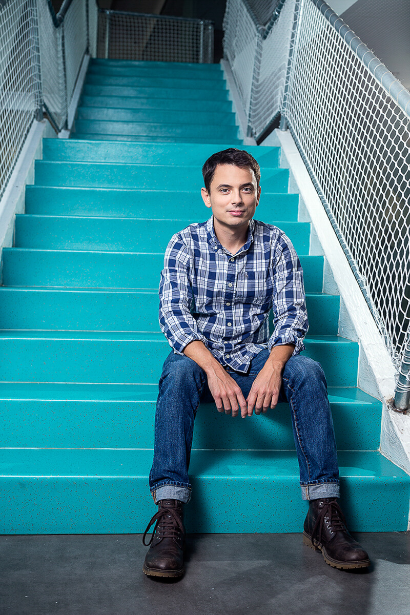 Üzleti portréfotózás során készített kép Fehér Gyuláról.