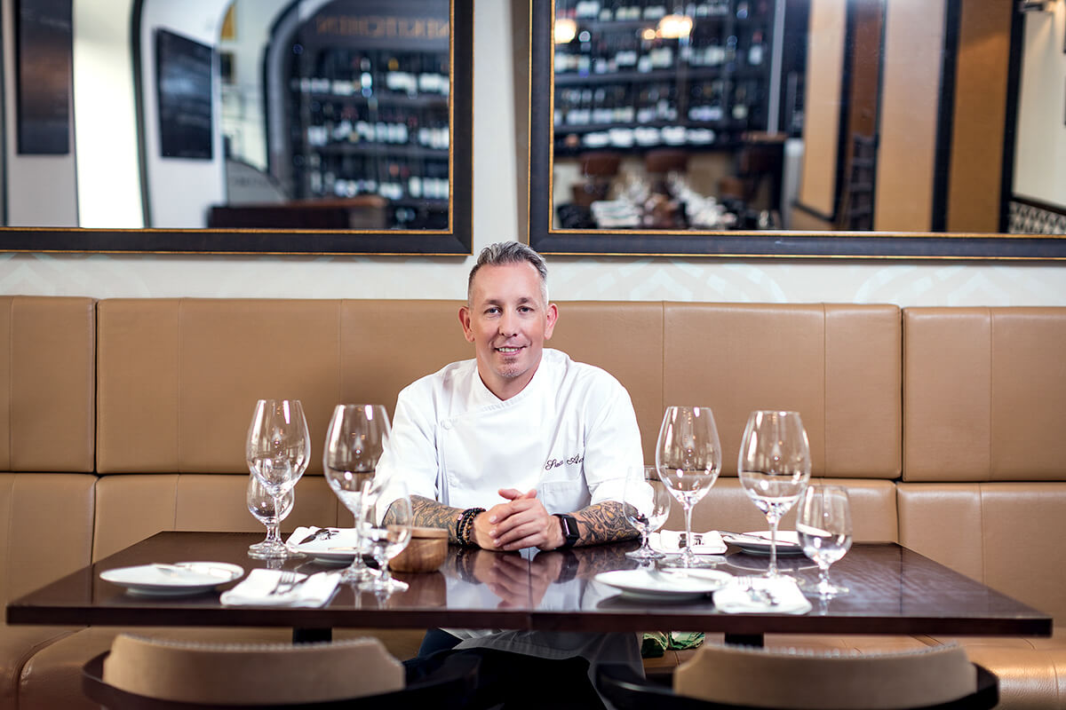 Üzleti portréfotózás során készített fotó Sárközi Ákosról.