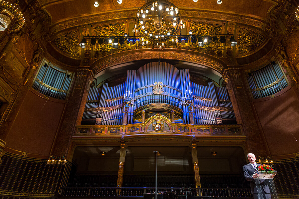 Rendezvényfotózás során készített kép egy előadóról.