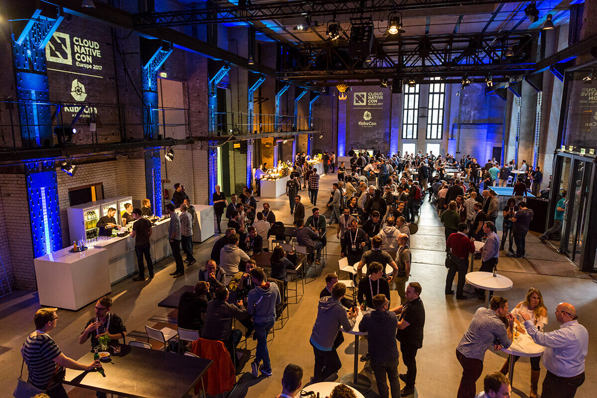 Konferenciafotózás során készült kép networking közben.