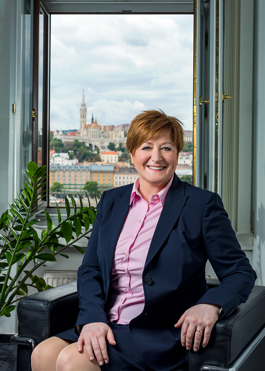 Üzleti portréfotózás során készített business portré Bogdán Krisztina.